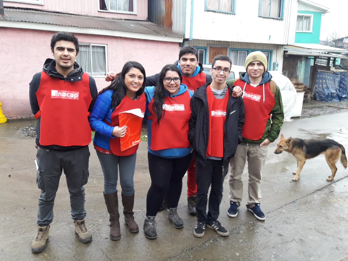 pilypardo's tweet photo. En terreno con los afectados por las inundaciones en Curanilahue. Gran trabajo de nuestros alumnos de distintas áreas de @INACAP_CONCE https://t.co/VWkDAzKJQV