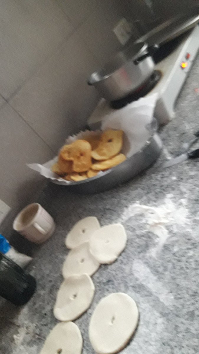 elSeneriz's tweet photo. Preguntame si jodemo #TortasFritas #Cepral #TomaPaVo https://t.co/6HBJQLNDk7