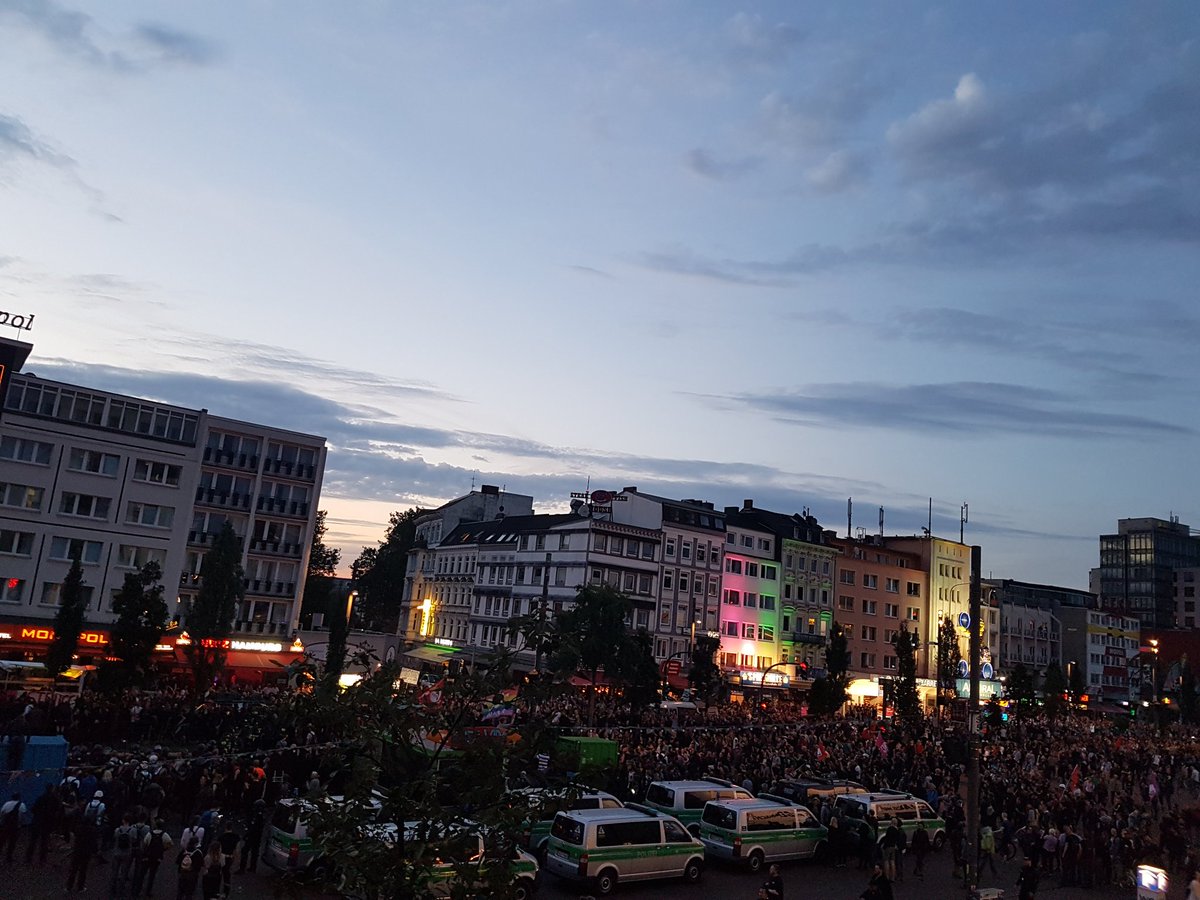 #welcometohell Aufgeheizte Stimmung auf der #Reeperbahn , sehr unübersichtlich.