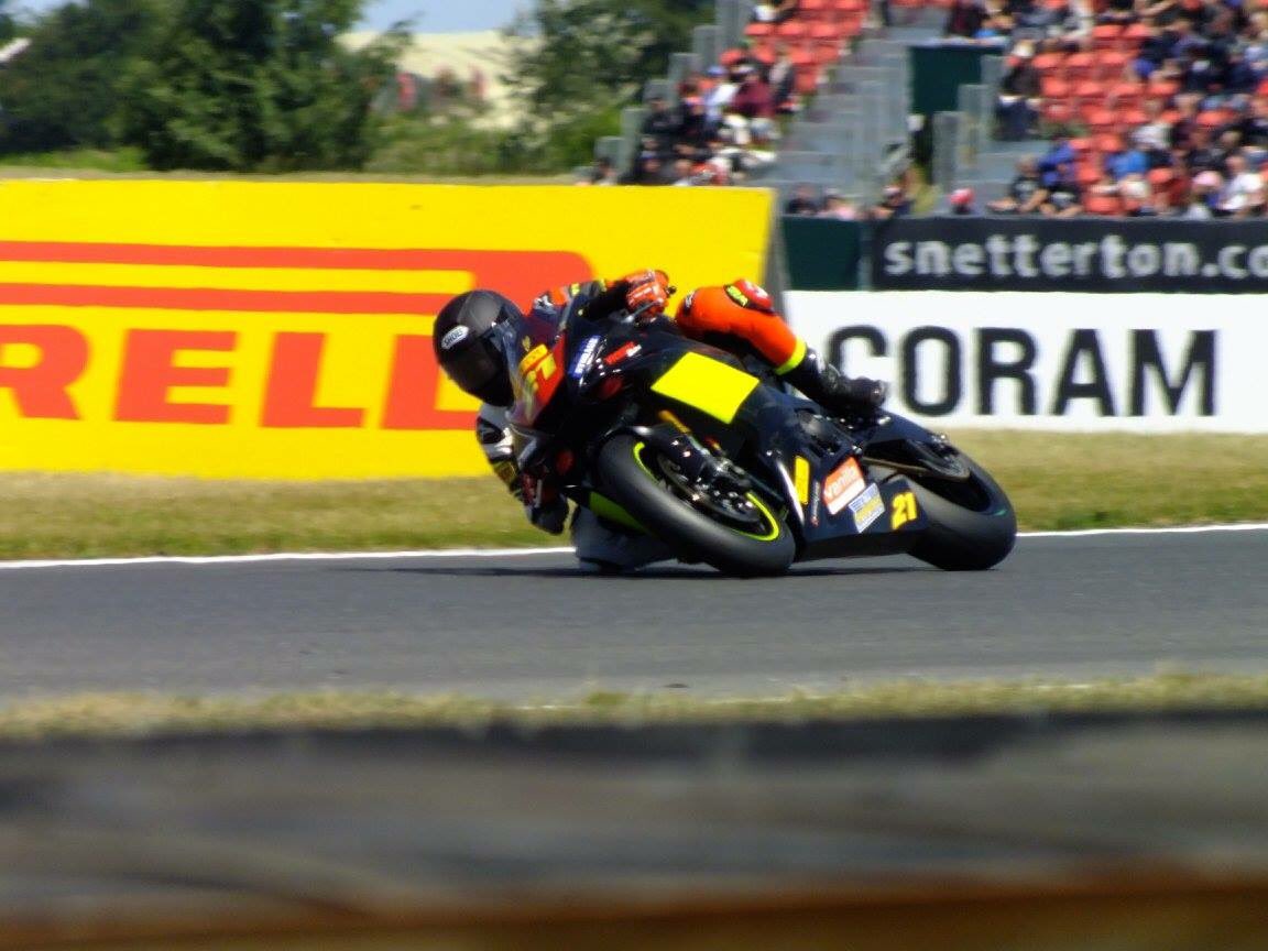 mxdad193's tweet photo. #ryanvickers #bsb #600 #superstock #21 #SnettBSB #yamaha #2017 https://t.co/9ACvpB6ZQB
