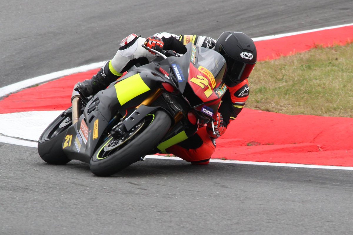 mxdad193's tweet photo. #ryanvickers #bsb #600 #superstock #21 #SnettBSB #yamaha #2017 https://t.co/9ACvpB6ZQB