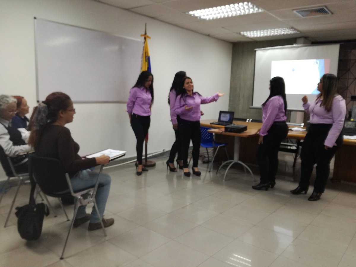 RABSA_OFICIAL's tweet photo. Trabajadores de #AbastosBicentenario presenta su tesis ”Estrategia para Reducir de las Averías de Fresco Industrial” https://t.co/74JmvCi7DT https://t.co/jOc9p3LjKT