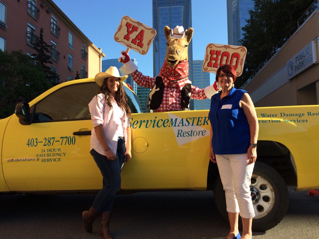 SMCalgary's tweet image. Whooping it up  @BOMACalgary Stampede breakfast! Great kick-off for #Stampede2017 #BOMACalgary #SMCalgary25