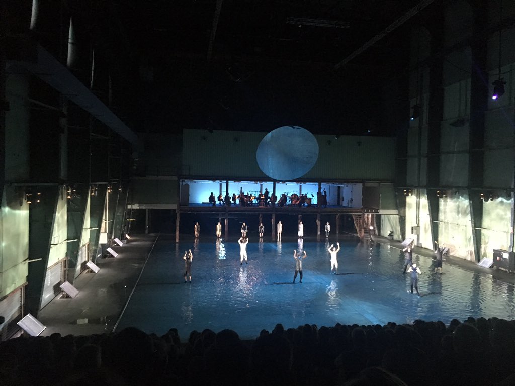 Anna_Visser's tweet image. Bij #mirrormirror van @ConnyJanssen . Niet om te interviewen dit keer maar omdat het zo godvergeten mooi is!