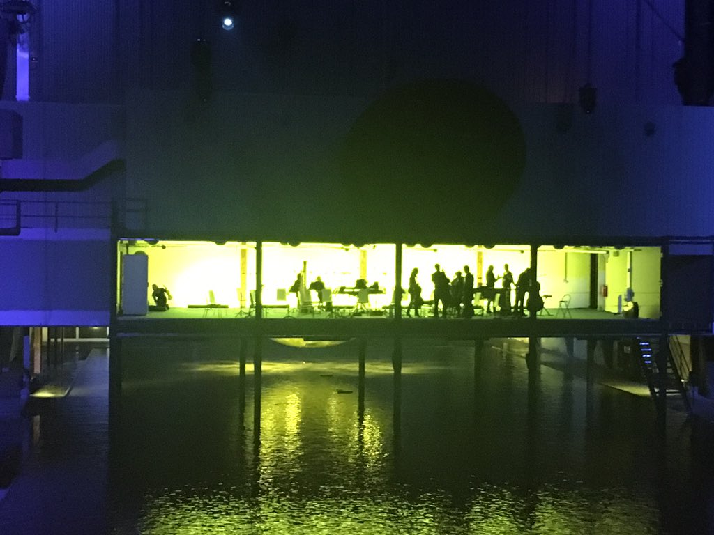 Anna_Visser's tweet image. Bij #mirrormirror van @ConnyJanssen . Niet om te interviewen dit keer maar omdat het zo godvergeten mooi is!