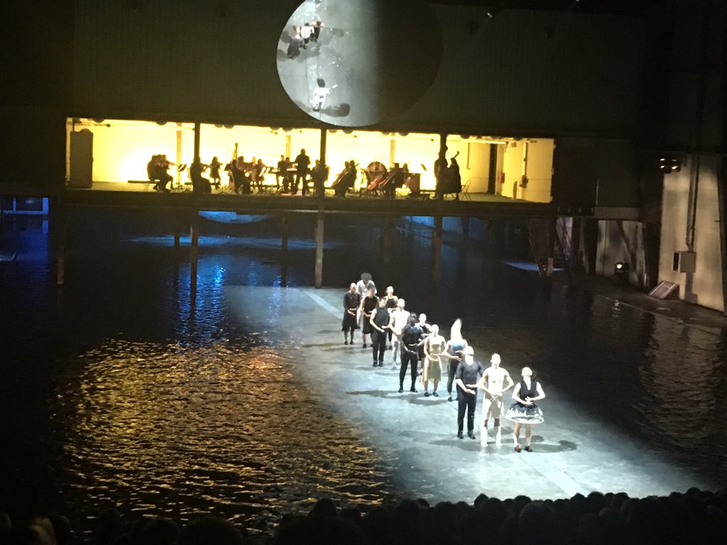 Anna_Visser's tweet image. Bij #mirrormirror van @ConnyJanssen . Niet om te interviewen dit keer maar omdat het zo godvergeten mooi is!