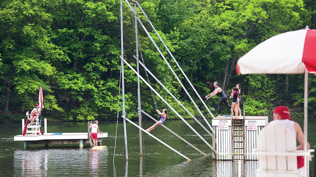 washingtonian's tweet photo. This Adorable Pennsylvania Lake Town Should Be Your New Weekend Hideaway
https://t.co/i94CIzt6QU https://t.co/ltM8bVowDA