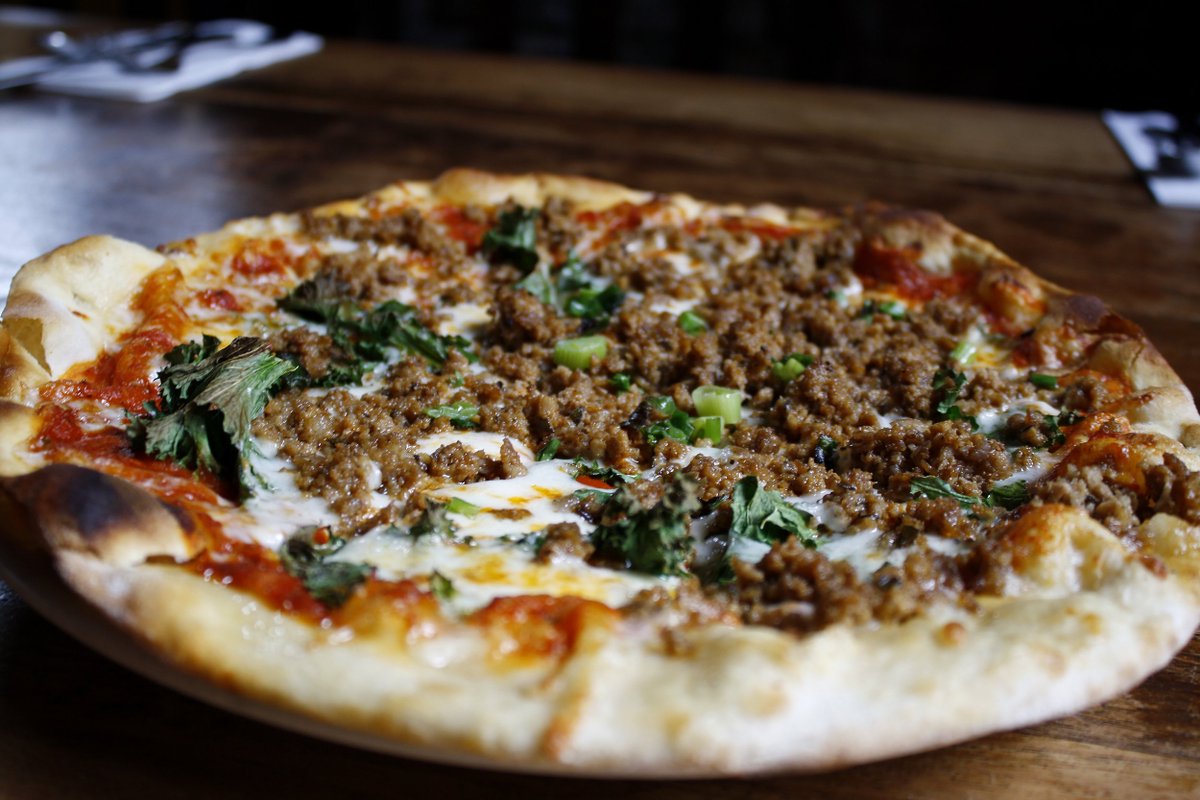 hilifeballard's tweet photo. PIZZA! 🍕🍕
Summer inspired: BIG EASY
(Andouille sausage, mustard greens, mozzarella, scallion curls) https://t.co/7i1czjgf8k
