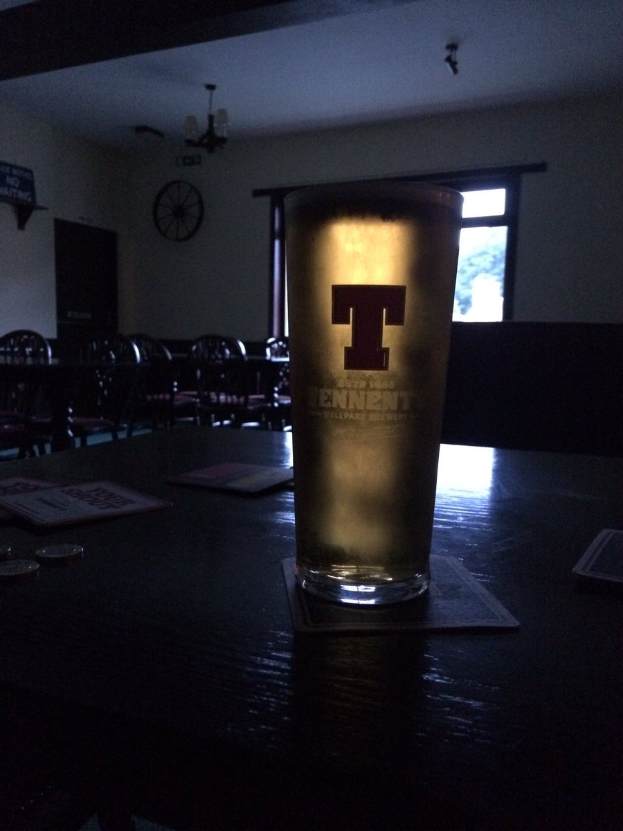 wisebaldman's tweet photo. @TennentsLager T in the dark... #firsttheday #holidaypints https://t.co/AY5a0R3LTB