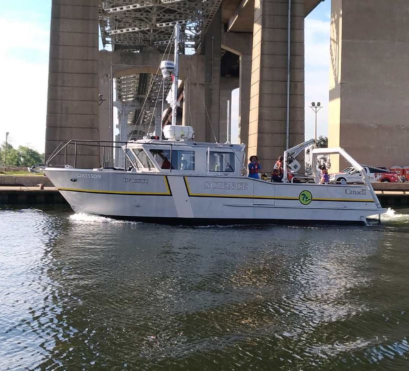 We are leaving #CCIW for a first attempt at benthic trawling. It's an adventure! #GreatLakesLab #LakeOntario #Canada150 @DFO_Science