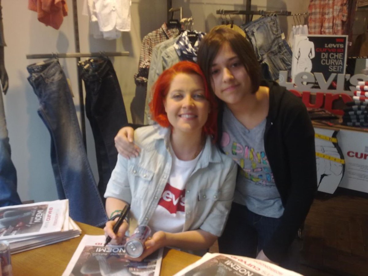 giorgiii99's tweet photo. Partecipo alla serata dei ricordi pure io da buon gobbo. β€οΈπ 5 aprile 2012 la prima volta @noemiofficial #memories #archini #leonessa https://t.co/uFutocgt8j
