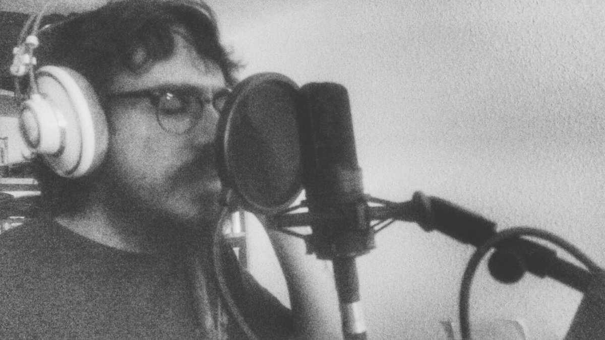 redappleband's tweet photo. Darío lleva varias semanas preparando las voces para el #RedAppleTSZ y es un currazo. ¡Mandadle ánimos a él y su garganta! https://t.co/yJw1XOQ8eg