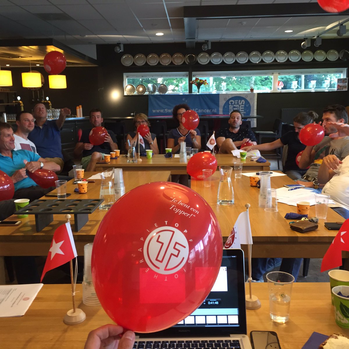 VTF_NL's tweet photo. Vandaag tijdens de algemene ledenvergadering in Den Bosch 10.000 ballonnen mogen uitdelen ivm de voorjaars PR-actie voor onze klanten #Top https://t.co/FWucQlR16i