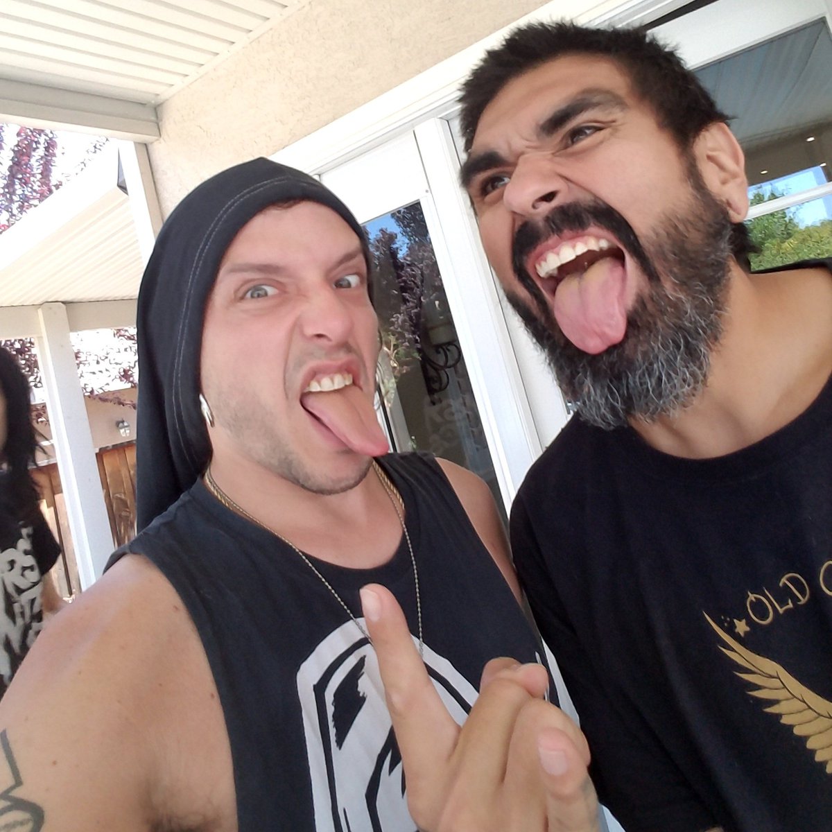 deckerdrummer's tweet photo. Always great to hang with this guy, thanks for treating us like family ππ€#drummers #StitchedUpHeart #HeartsInHell #Tour #SuckIt https://t.co/mpM3ksruH0