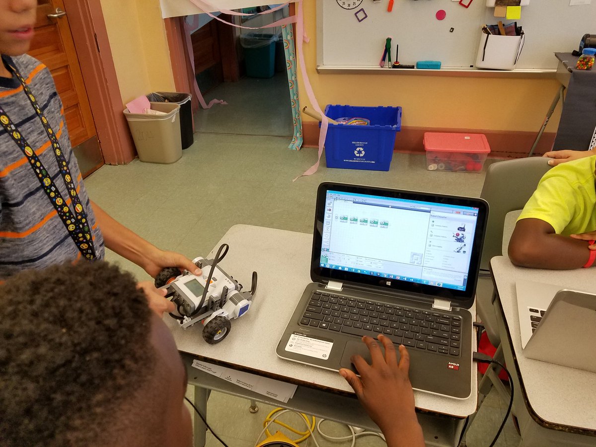 quin_pen's tweet photo. @PotterEagles working on research papers, coding and programming. Just another day@ summer academy.#hcpsstem
#STEM
#hcpsread
@ruthjila32 https://t.co/3vGKzgoEPJ