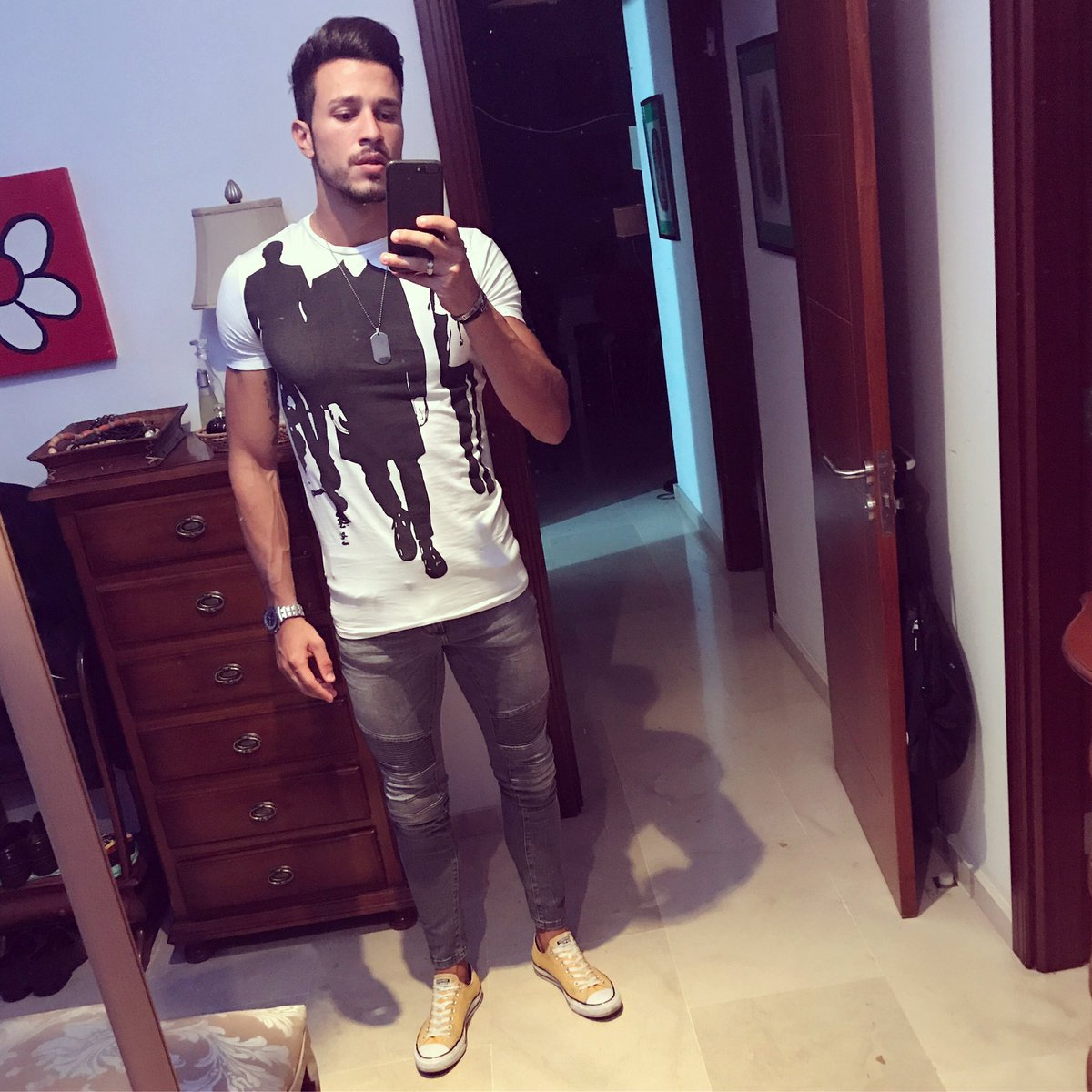 Sabrás que es ella...cuando en los peores días de tu vida consiga sacarte una sonrisa.                            PD: nos vamosss🍻🥂!!!