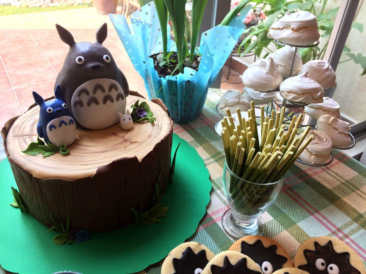 PastelesIrene's tweet photo. Pastel y galletas de Totoro para mesa de dulces! / Totoro cake and cookies! https://t.co/nqg15JaOWr