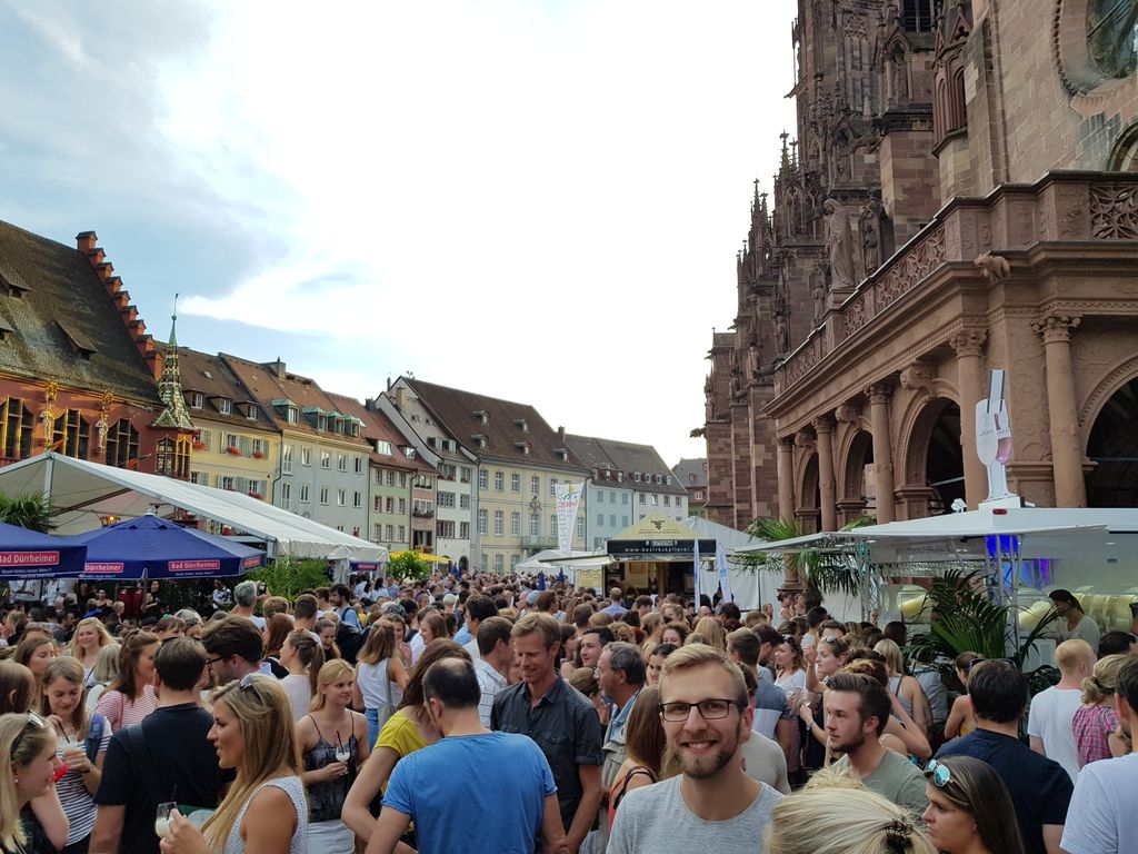 franconiafr's tweet photo. Weinfest Freiburg 2017 #franconiafr #fraternity #freiburg #Muenster #wine #Verbindung #StudentSein #rivaner https://t.co/ps1b6onlyk