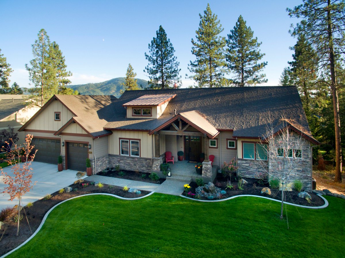 MonarchHomes_'s tweet photo. Come enjoy beautiful North Idaho, where visitors become residents #MonarchCustomHomes #cda #idahome #fallinlovewithIdaho #unique https://t.co/gywOXScX3O