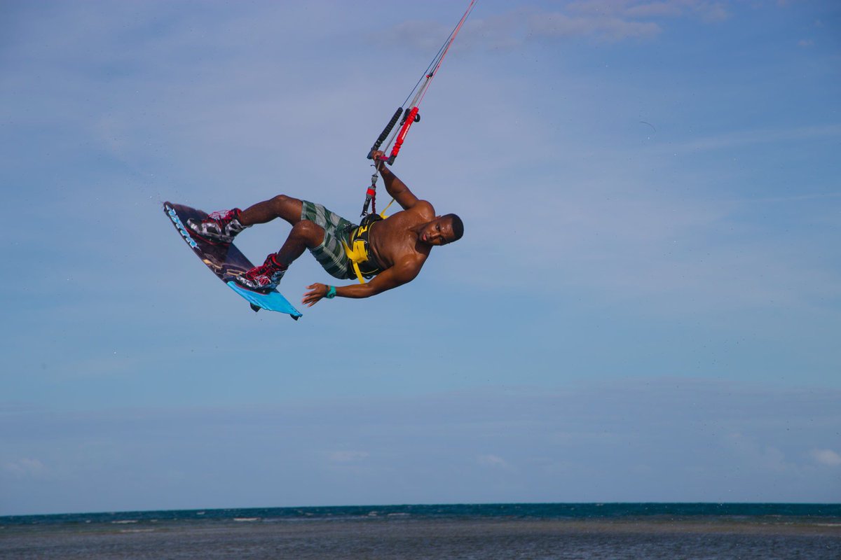 arielcorniel's tweet photo. Buena sesión en el día de ayer ,trabajando duro para mi próximo vídeo 2017/2018! @arielcorniel @NaishKitesIntl @RedBullRD @arielcorniel https://t.co/dLnKqtKEur