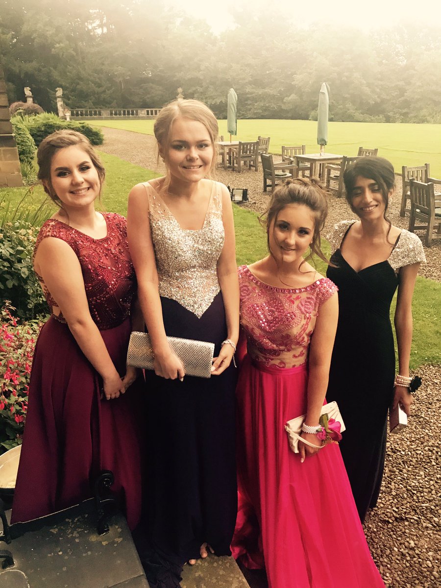 DykeHouse's tweet photo. Where would you be without friends?! #Prom2017 #GoodLuck #AlwaysDHC https://t.co/UqFPsim9Y8