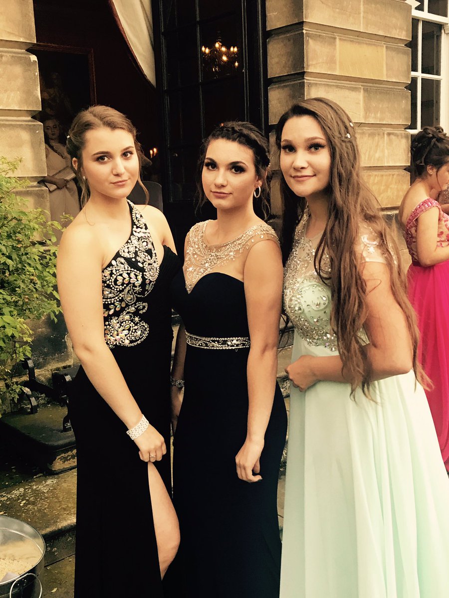 DykeHouse's tweet photo. Where would you be without friends?! #Prom2017 #GoodLuck #AlwaysDHC https://t.co/UqFPsim9Y8