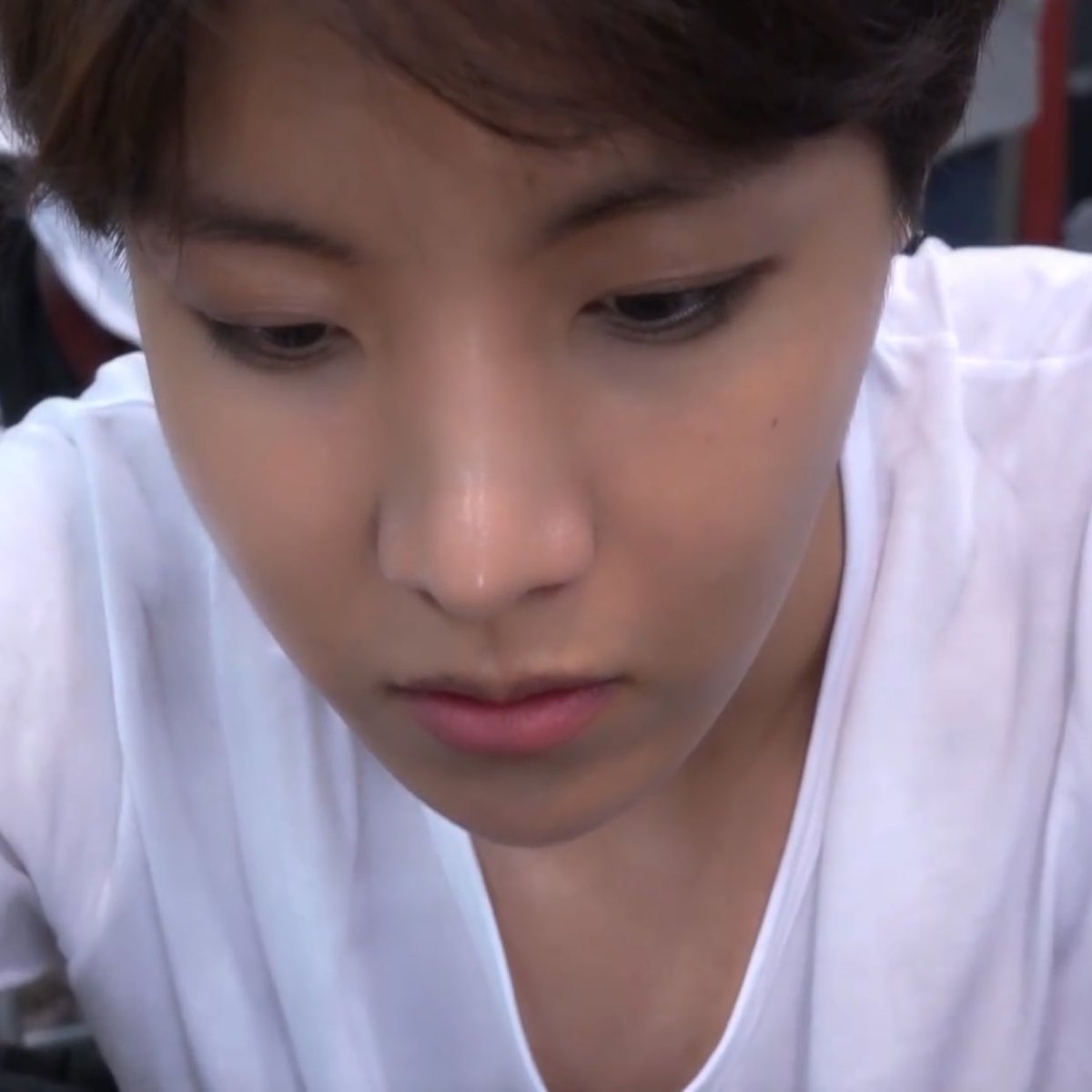 btslqpics's tweet photo. https://t.co/6Hd5KaftGp