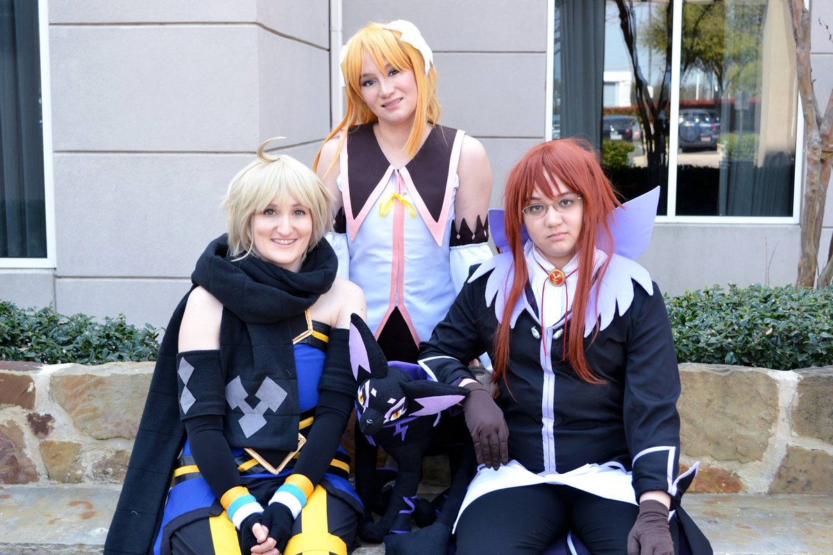 trimeriad's tweet photo. Some #ToS2! Yes Niho cosplayed a girl/Marta, we're shocked too.

Emil = Celine Jules
Marta = @nihohoho 
Richter = @tomoyoichijouji
📷various https://t.co/pMTwFYpUUN