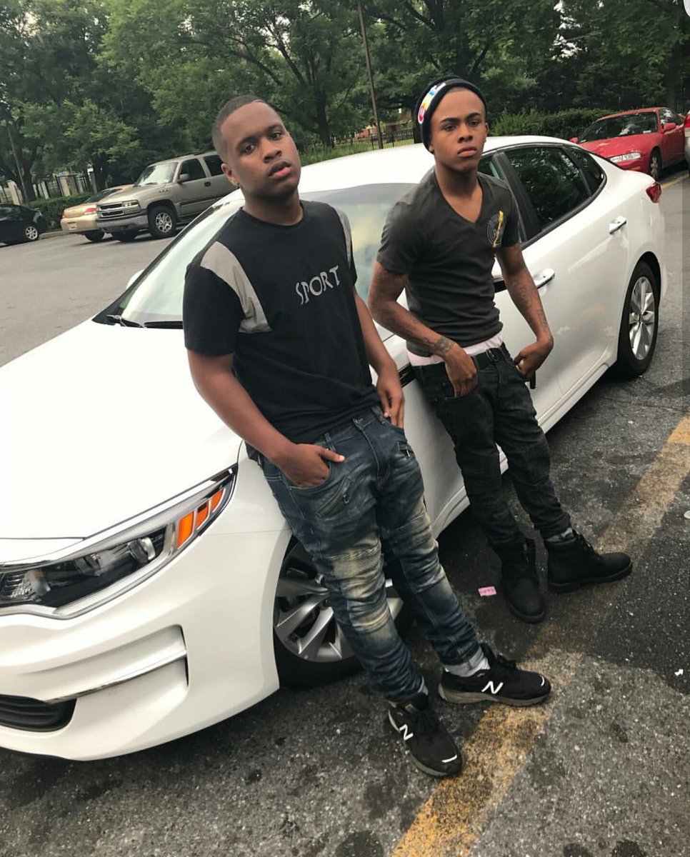 Ewta_Original's tweet photo. We Been The youngest Boys doing it since way back when 💯💯💯💯💪💪✔✔✔✔✔🎲🏪🏪📍 #MudBrovas💰💰💉💉💉🔌🔋💯 https://t.co/6PhxOBz0Nk