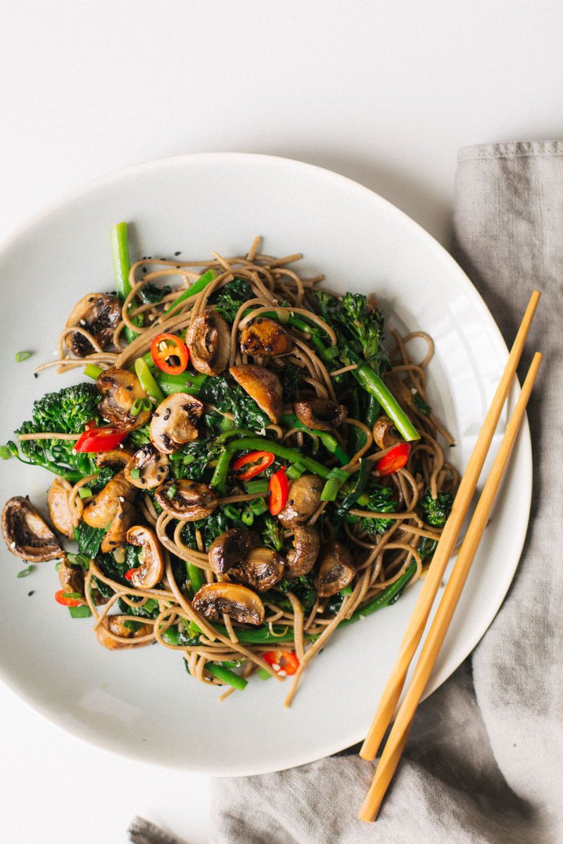 I'll being making these roasted teriyaki mushrooms and broccolini with rice noodles. buff.ly/2s1Gie1