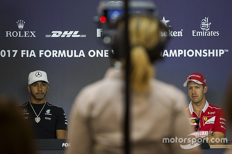 Motorsport_LAT's tweet photo. .@LewisHamilton y #Vettel prefieren a sus compañeros que estar con @alo_oficial #VettelHamilton
https://t.co/u81sAjsUFF https://t.co/ZQh5FdUYAm