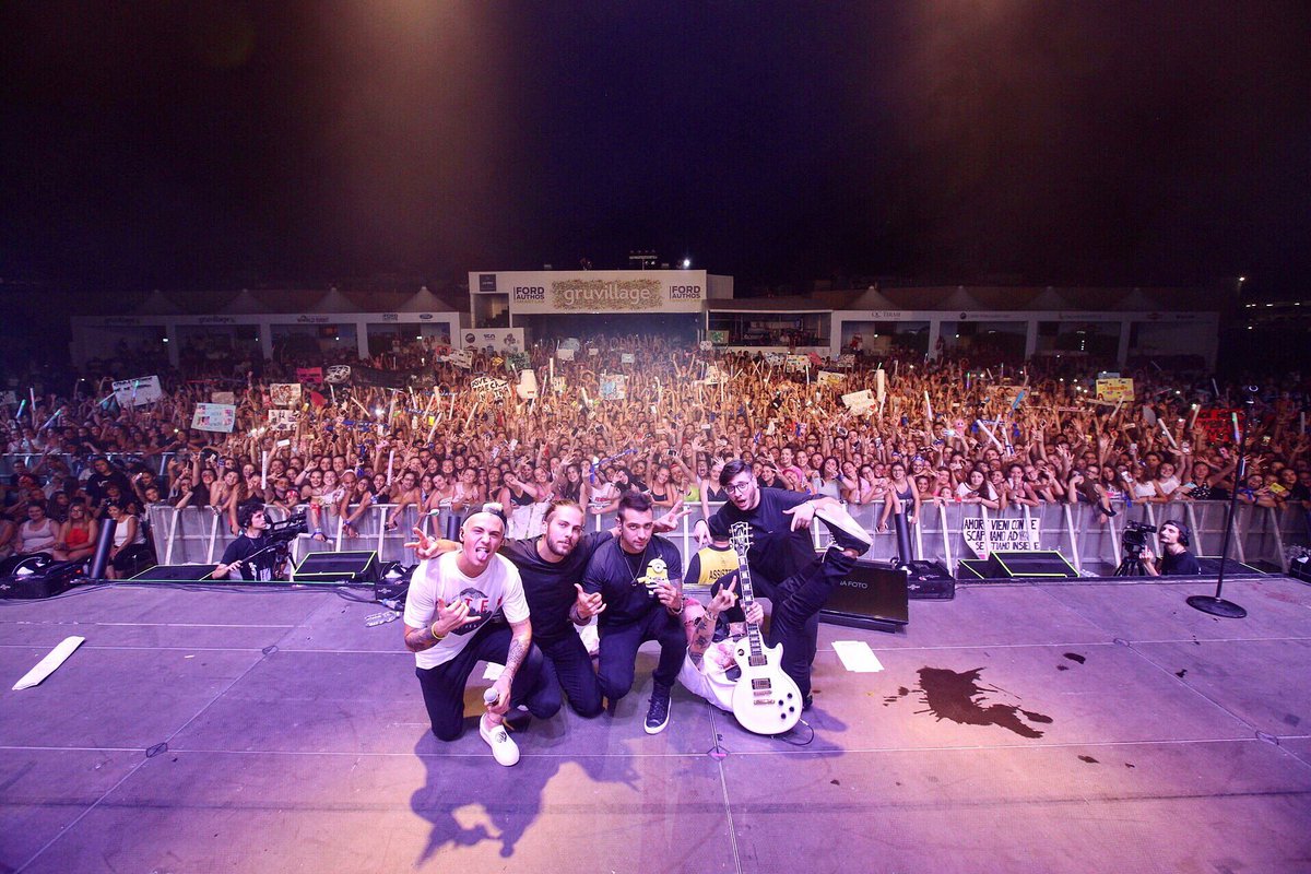 BenjieFede's tweet photo. Torino che serata meravigliosa!!!! Ci siamo divertiti come pazzi 🤘🏻🖤 #ZeroPositivoSummerTour https://t.co/WaY901yYew