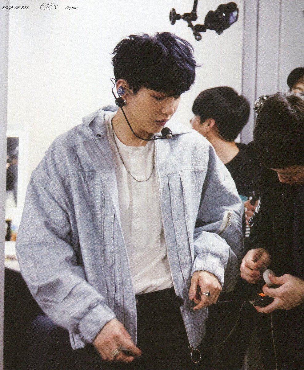yoonminet's tweet photo. but this was such a good look on yoongi i miss his black hair :( https://t.co/owE8QOu5mJ