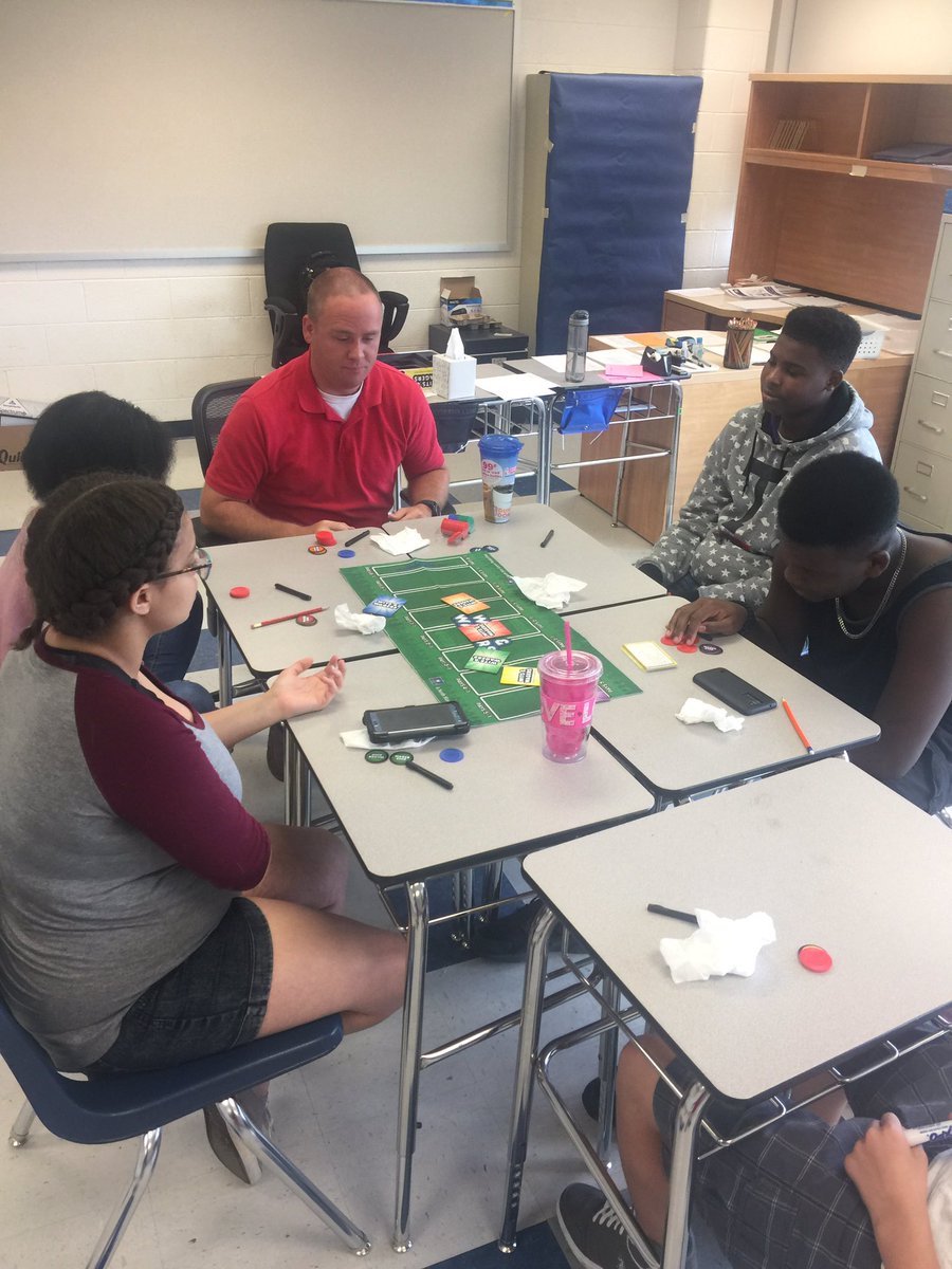 TiannaSAnthony's tweet photo. Group work and games keep students engaged at #ycsdsummeracademy ! https://t.co/SfO8Un8OHp