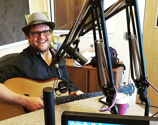 ericjohnkaiser's tweet photo. (En français ci dessous) Thanks @pdxradioproject for the good times this morning with #BobKnowles #livelocal... https://t.co/vyYJVhvJx7 https://t.co/EszM7bqIAL