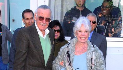 Stan Lee's Wife Joan Dies at 93
comicbook.com/marvel/2017/07…