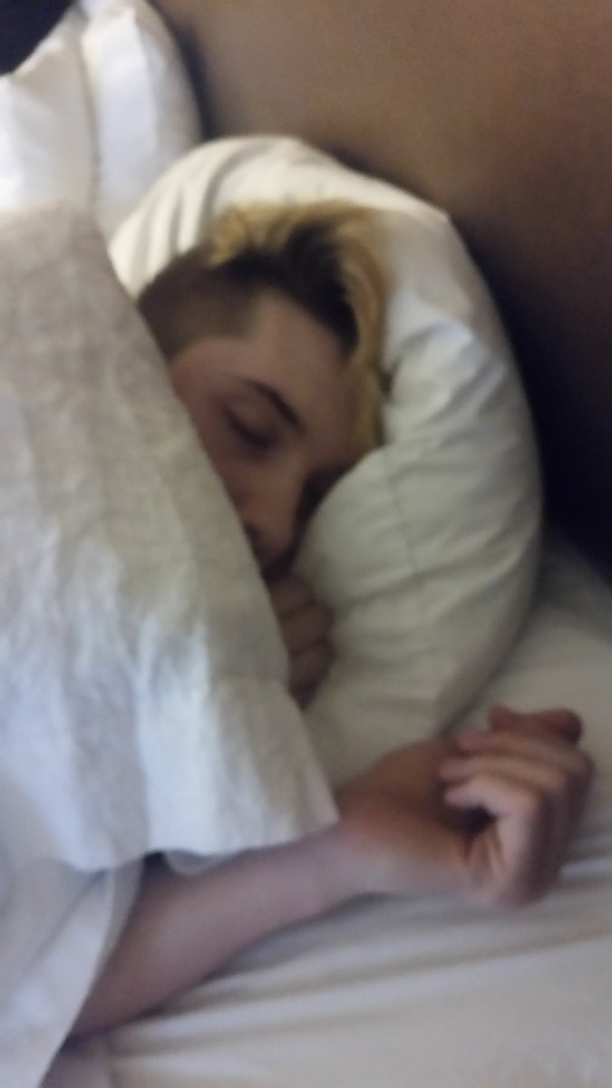 BrothaM4n's tweet photo. @ShananigansDLZ Don't believe this bitchman he's not going to hang out with you he's going to sleep #RTXAustin #RTX2017 #bitchman #sleepingbeauties https://t.co/ITMVd1MSUh