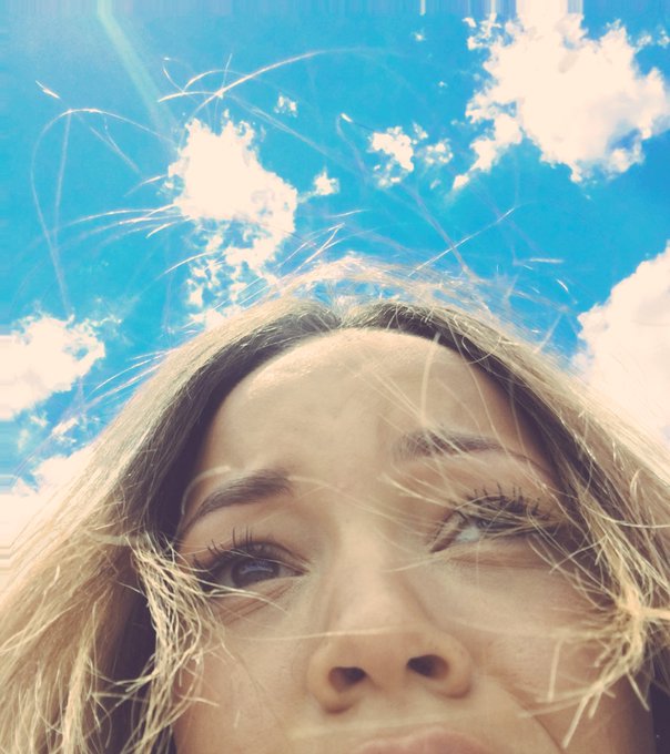 Watch Mamí's leaked NSFW photo on TwXstars