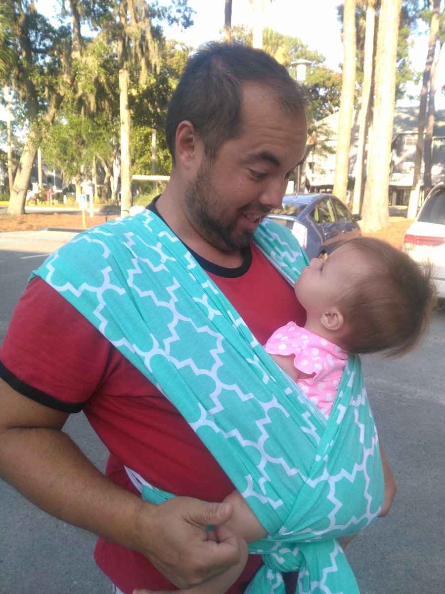 LoveCarolineLee's tweet photo. Sighting a @LollieWraps out in the wild! Have I mentioned how much I love this wrap's diversity? Anyone in the FamiLee can carry her! https://t.co/sQcR3Gy2EH