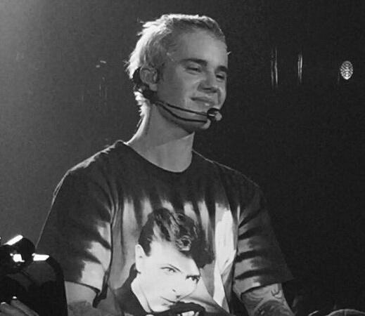 ProjMyWorldsJB's tweet photo. RT = VOTO              COMENTÁRIO = VOTO   PLAYING BELIEBERS #KCAMexico #JustinBieber https://t.co/hynG4o7qhl