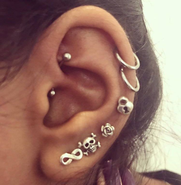 Earrings tweet media