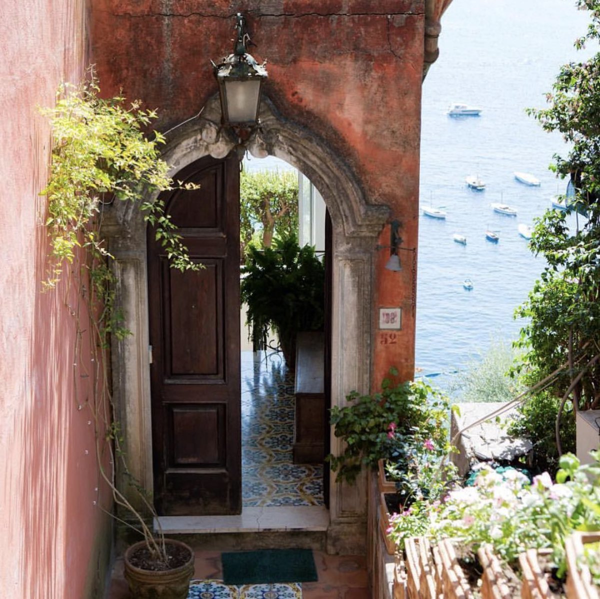 Beachside hideouts in Positano, Italy🙌🏼🌞💦 Find your #paradise via TRAVEL EMPORIUM by Fairflights #amitanaithani