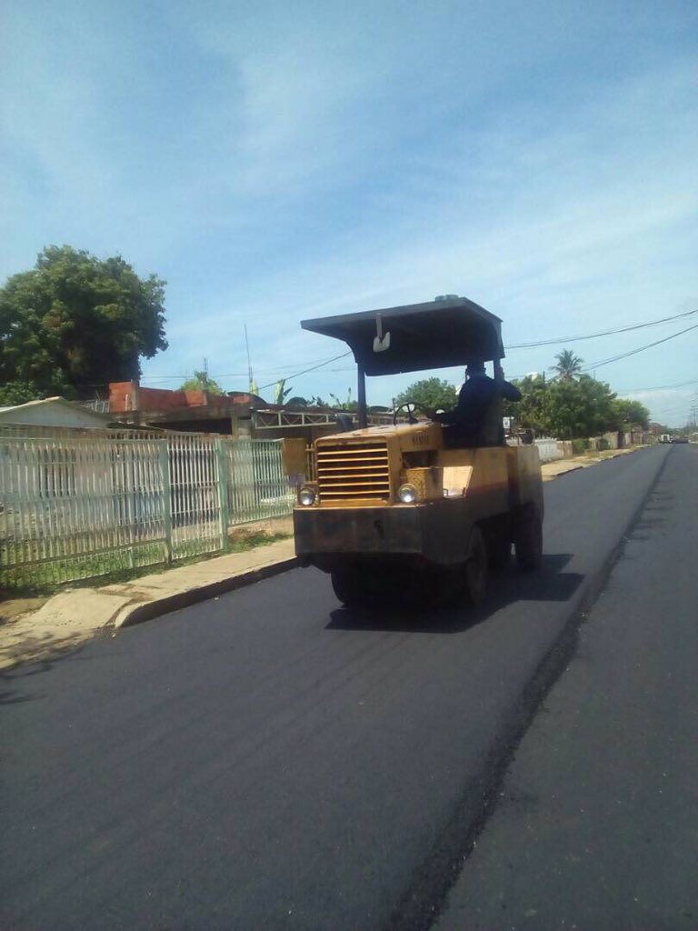 Hemos concluido el reasfaltado de la calle El Carmen de la Urbanización Libertad, mejorando la calidad de vida de sus habitantes.