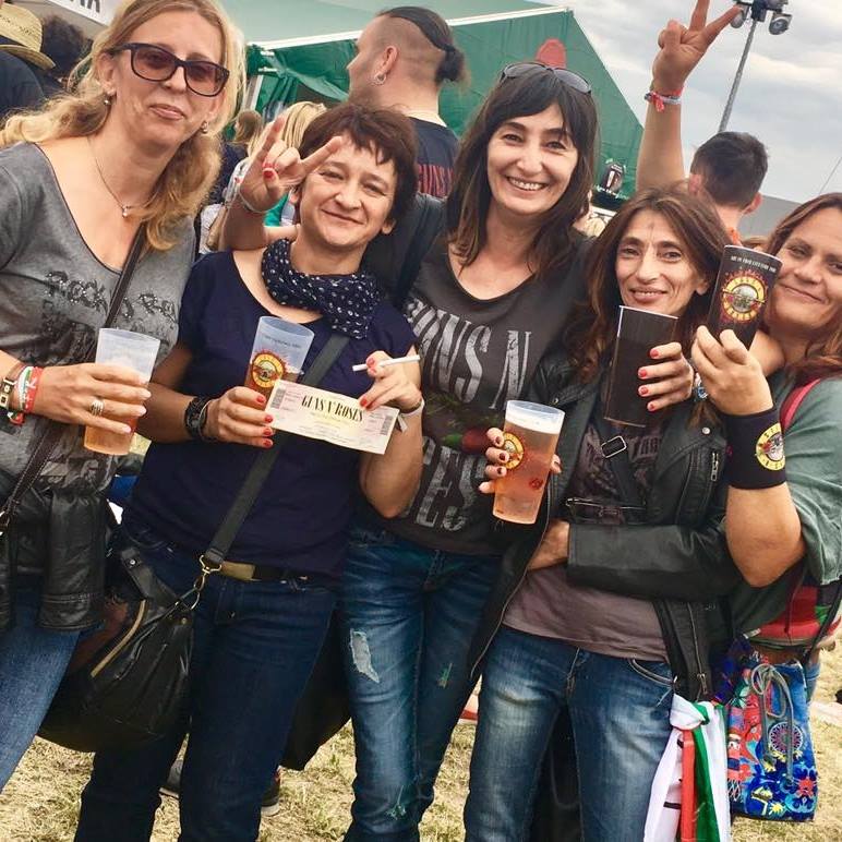 ДианаСтоянова\DianaRaykova\SnegankaNedelcheva\КатяНеделчева\DesislavaParvanova <a href="/GNR_Bulgaria/">GunsN'RosesBulgaria</a> inPrague #GNRinPrague❤#GnFnR #NotInThisLifetime