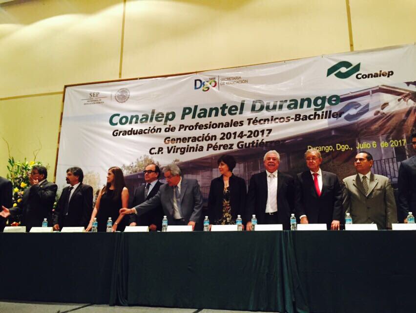 CONALEP130's tweet photo. Cumpliendo con la sociedad, 143 Profesionales Técnicos Bachilleres para Durango. https://t.co/ts9nnzLRYh