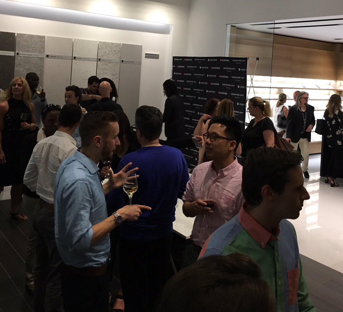 DESIGNSUMMITMTL's tweet photo. En direct de l'évènement @CosentinoCanada pour célébrer l'été et le lancement des nouvelles couleurs silestone 🎉#topsontop https://t.co/a1JW5Ig0Ta
