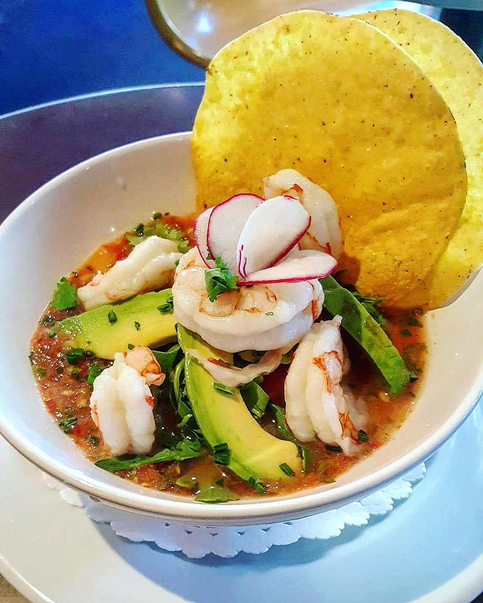 Vu sur la terrasse du <a href="/LaikaMontreal/">Laïka Montreal</a> : : :
Ceviche de crevette, tomte, avocat &amp; tostadas
Con un mojito por favor!
