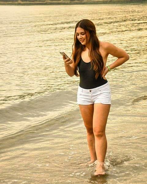 RIAnatics_PH's tweet photo. Ano binabasa mo my love @RiaAtayde 📱😍 https://t.co/NSQEo8jMtN