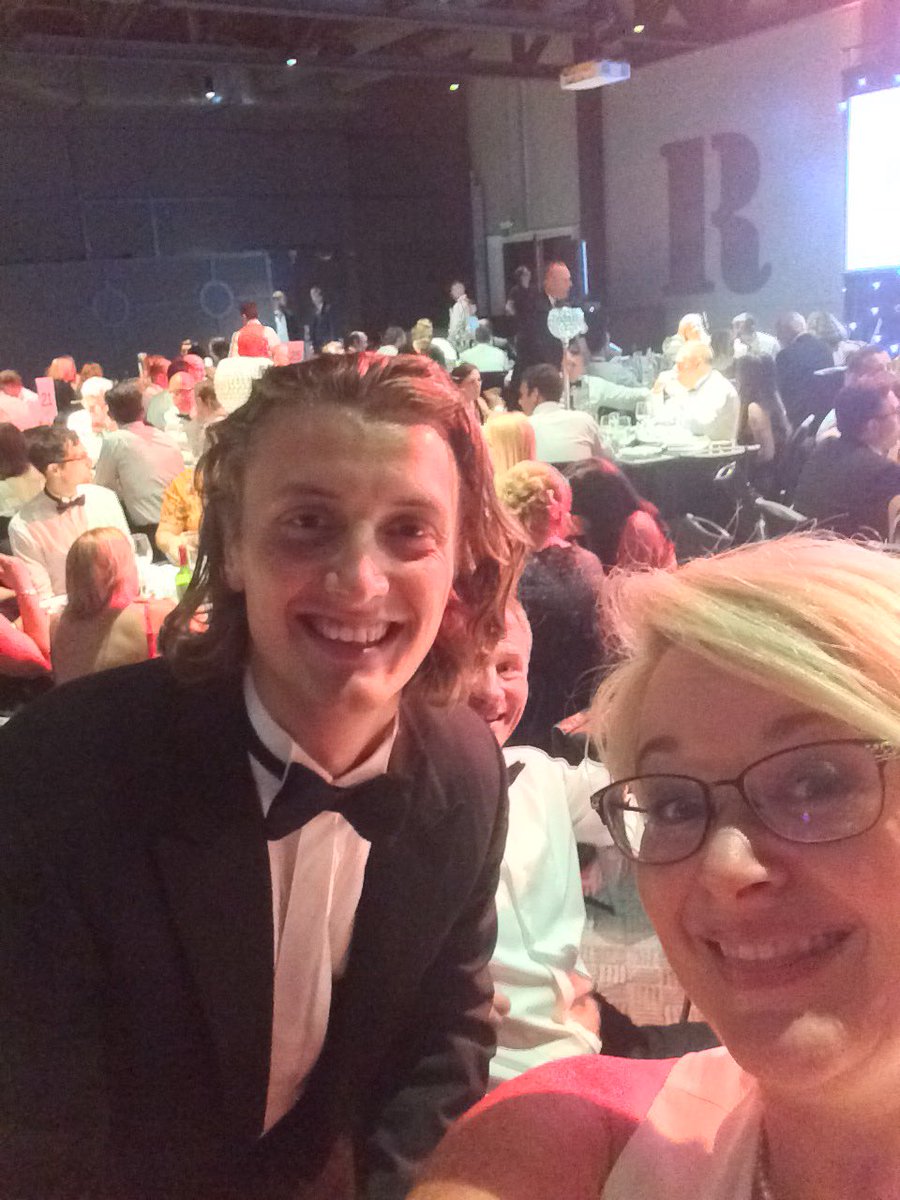JoanneFinnerty's tweet photo. #ProDinner17 lovely seeing @ShaunMashbo great hair!! And Gavin @iamChaz_ @Mashbo https://t.co/zG8oLwdF9A