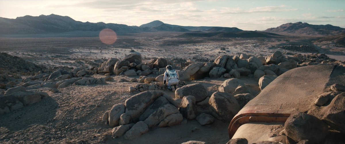 _Cinefilos_'s tweet photo. Antes soñábamos con qué lugar ocuparíamos entre las estrellas, ahora miramos hacia abajo preguntándonos qué lugar ocuparemos entre el polvo. https://t.co/XaqnmoipoR
